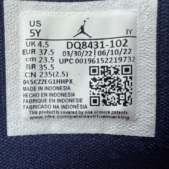 Jordan Jumpman Two Trey
USA (GS) Size 5Y - Picture 2 of 10